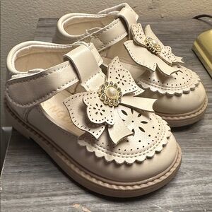 Charming Cream Kids Dress Shoes with Bow Detail
